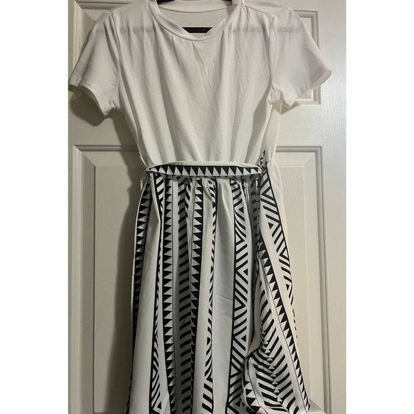 Chicgenes Short Sleeve Printed Mini Dress | Size M - Picture 5 of 5